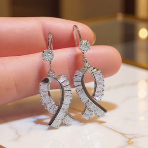 E1352 Orecchini in oro bianco con diamanti taglio baguette colore D, gioielli da donna naturali di lusso per matrimonio - Product Image 2