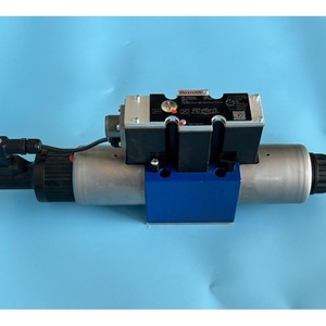 Válvula Direccional Proporcional Rexroth 4WREE10 W1-25-2X G24K31 315 Bar 25 L/min Control Hidráulico - Product Image 2