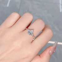 Anello Classico a Tre Pietre con Diamanti Coltivati in Laboratorio, Placcato in Oro Bianco 18K, Gioiello Raffinato per Fidanzamento e Matrimonio