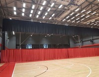 Rideaux de séparation automatiques modernes en PVC pour terrains de basketball, badminton et tennis en intérieur