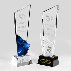 Trophée en cristal personnalisé HBL en forme de lame – Élégant et haut de gamme pour les récompenses annuelles et les cadeaux d'affaires - Product Image 2