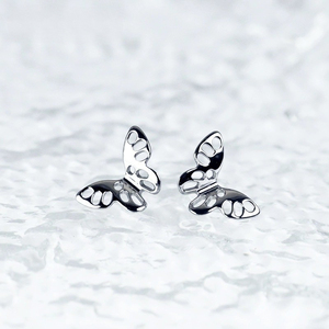 Labret en forme de papillon |   Bijoux de piercing à filetage interne et à système push-pin de qualité chirurgicale F136 |   Hypoallergénique pour les lèvres, les oreilles, le nez - Product Image 1