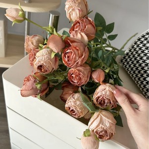 Rosas Artificiales de Seda, Ramo de Flores con 7 Cabezas, Borde Quemado, Decoración Romántica para Bodas, Accesorios para el Hogar, Alta Simulación - Product Image 1