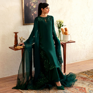 Robe de soirée longue en satin vert ornée, coupe trapèze, manches longues, avec dupatta transparent et volants, idéale pour mariage, fête ou banquet - Product Image 1