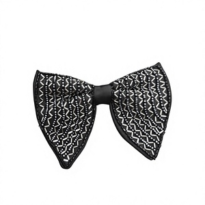 Pajarita Elegante Plateada con Adorno - Pajarita de Seda de Lujo Bordada con Correa Ajustable, Diseño Encantador y Brillante para Bodas - Product Image 1