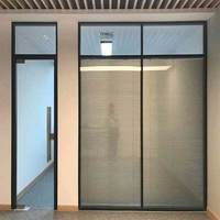 Cloison de bureau pleine hauteur à double vitrage, séparateur en verre modulaire avec cadre en aluminium et stores intégrés