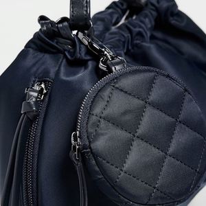 กระเป๋าใส่เหรียญกันน้ำแฟชั่นสไตล์ Preppy ขนาดเล็ก กระเป๋าถือสะพายไหล่เดี่ยวสำหรับผู้หญิง  กระเป๋าเดินทางชายหาดแบบใช้ซ้ำได้ ทำจากไนลอน - Product Image 4