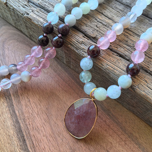 อะความารีนแสนโรแมนติก, การ์เนต, สตรอเบอร์รี่ควอตซ์มาลา, ลูกปัดมาลาผูกปมด้วยมือ <span class=keywords><strong>108</strong></span> เม็ด, สร้อยคอสำหรับทำสมาธิ, คริสตัลบำบัด, เครื่องประดับโยคะ - Product Image 5