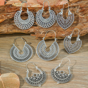 مجموعة أقراط عرقية عتيقة 4 ، مجوهرات بوهيمية بلون فضي عتيق هندسي للنساء ، أقراط طارة أنيقة - Product Image 1