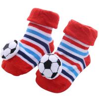 Vente en gros de chaussettes en coton antibactérien antidérapant pour tout-petits, jouet mignon, paquet personnalisé, chaussettes pelucheuses amusantes pour bébés Service OEM disponible
