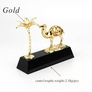 โมเดลรูปอูฐและต้นมะพร้าวชุบทองคำพร้อมฐานคริสตัล บรรจุในกล่องของขวัญใหม่ ของที่ระลึกกีฬา โลหะสั่งทำพิเศษ - Product Image 5