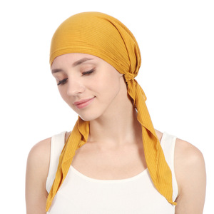 Cappello avvolgente da <span class=keywords><strong>donna</strong></span> in poliestere leggero Hijab all'ingrosso in tinta unita musulmano con due lacci e Bandana etnica per donne musulmane - Product Image 3