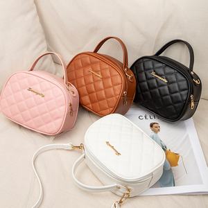 Nouvel Arrivage Dropshipping : Sac à bandoulière matelassé brodé, style décontracté et tendance, sacoche bandoulière - Product Image 1