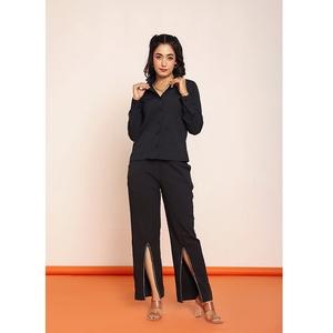 Conjunto de Dos Piezas para Mujer con Camisa Detallada con Pedrería y Pantalones, Atuendo Elegante con Adornos Brillantes, Estilo Moderno - Product Image 1