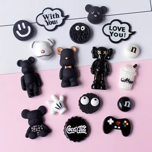 Venta al por mayor negro violento oso Zueco zapatos traseros planos encantos DIY resina accesorios lindo plástico <span class=keywords><strong>Basura</strong></span> <span class=keywords><strong>Teléfono</strong></span> caso decoraciones - Product Image 2