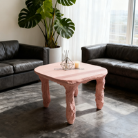 Table d'appoint artistique en terre cuite GRC, plateau carré irrégulier avec pieds texturés, table basse en béton, pièce décorative remarquable