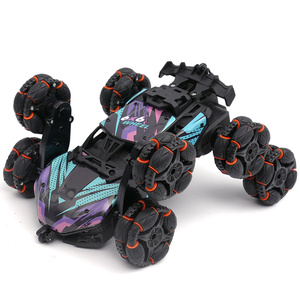 Voiture télécommandée 2 canaux, pulvérisation à 8 roues, rotation à 360 degrés, utilisation intérieure/extérieure, musique lumineuse, portée de 30 à 50 m, caméra HD 720p - Product Image 1