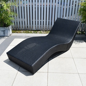 Chaises longues <span class=keywords><strong>en</strong></span> rotin pour l'extérieur Chaise longue <span class=keywords><strong>de</strong></span> <span class=keywords><strong>jardin</strong></span> avec coussin Mobilier <span class=keywords><strong>de</strong></span> piscine Patio Piscine Chaise <span class=keywords><strong>de</strong></span> plage Ensemble <span class=keywords><strong>de</strong></span> meubles <span class=keywords><strong>de</strong></span> <span class=keywords><strong>jardin</strong></span> - Product Image 1