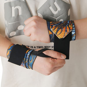 สายรัดข้อมือฟิตเนสแบบมีแผ่นรอง ปี 2025 ลายอนิเมะ รับทำโลโก้ สายรัดข้อมือสำหรับยกน้ำหนัก - Product Image 1