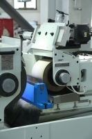 Machine de rectification cylindrique sans centre CNC YASHIDA CG-18S-5A pour composants de moteur, rectification de précision 0,002 mm