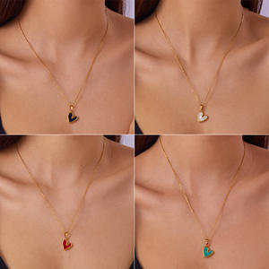 Herzförmige 18K Vergoldete Edelstahl-Halskette, Vielseitiges Design, Trendige und Hochwertige Minimalistische Damen-Schlüsselbeinkette - Product Image 2