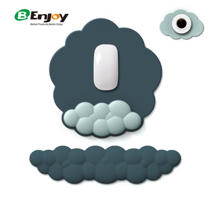 Juego de alfombrillas de ratón para teclado de carga inalámbrica, superficie de tela lisa con forma de nube, reposamuñecas, espuma viscoelástica de rebote para uso en la oficina - Product Image 5
