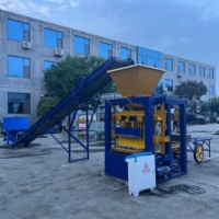 Équipement semi-automatique pour blocs de maçonnerie QT4-24 pour l'industrie de la construction