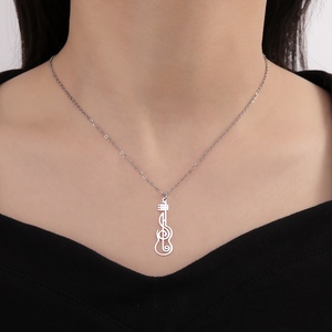 Collier instrument <span class=keywords><strong>de</strong></span> musique Symbole musical Clé <span class=keywords><strong>de</strong></span> <span class=keywords><strong>sol</strong></span> Cadeau pour femme homme enfant Pendentif en acier inoxydable Bijoux - Product Image 4
