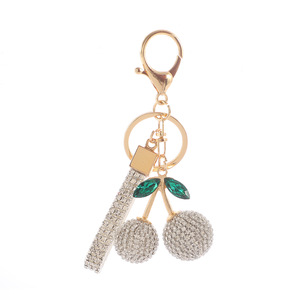 Porte-clés créatif et mignon en forme de cerise en cristal d'eau, pendentif pour sac à main de femme, porte-clés en métal, cadeau - Product Image 4
