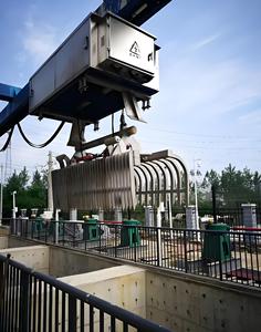 Machine de nettoyage de tamis à grappin hydraulique avec système automatique d'élimination des débris pour rivières et canaux - Product Image 1