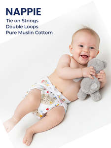 Set de Regalo para Bebé Polka Tots Mulmul, Combo de Artículos Esenciales de Muselina de Algodón Suave para Recién Nacidos con Babero, Manoplas, Gorro, Envoltura y Juguete - Product Image 4