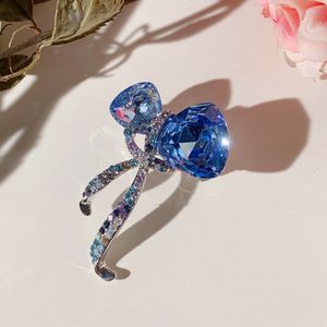 XILIANGFEIZI Vente de liquidation Bijoux en gros Broche en cristal bleu mer en forme d'arc Cadeau de mariage et de fiançailles <span class=keywords><strong>Costume</strong></span> OL avec accessoires - Product Image 4