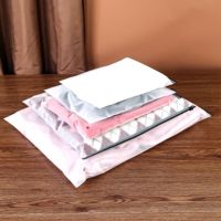 Sac d'emballage personnalisé en PVC transparent imperméable avec fermeture éclair givrée et logo imprimé en sérigraphie