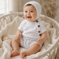 KAIYUE Baumwoll-Baby-Strampler, handgestricktes Neugeborenen-Set mit Strickjacke, Bloomers, Mütze, Stiefeletten und Ösenverzierung