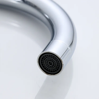 Robinet de cuisine simple moderne de haute qualité 360 degrés rotatif gratuit en acier inoxydable évier mélangeur Chrome eau chaude froide en céramique