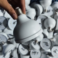 Lámpara Bombilla T Bombilla Sensor de movimiento Luz recargable Emergencia Piezas de repuesto de lujo Lista de precios Bombillas de luz LED