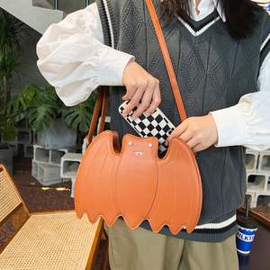 Bolso cruzado divertido de PU con diseño de murciélago, estilo Diablo Punk, antirrobo, creativo y divertido, para mujer, ideal para Halloween. - Product Image 5