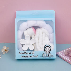 Set <span class=keywords><strong>di</strong></span> quattro accessori per capelli da donna all'ingrosso: fermagli a corona alta con <span class=keywords><strong>fiori</strong></span> fatti a mano, fascia per capelli a nuvola e pennello per il trucco (per lavare il viso) - Product Image 4