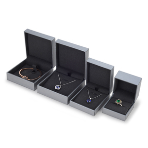 Boîte à <span class=keywords><strong>bijoux</strong></span> de luxe en <span class=keywords><strong>argent</strong></span> avec logo personnalisé Emballage de protection élégant pour colliers Bagues Boîte cadeau de qualité supérieure pour marques - Product Image 3