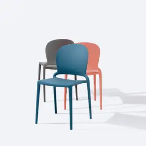 Kursi Santai Desain Modern Luar Ruangan Nordik, Warna-warni Dapat Ditumpuk Resin Plastik Polipropilena untuk Restoran dan Kafe