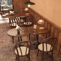 Chaises de salle à manger empilables modernes et minimalistes en bois et rotin tressé avec coussin pour mariages et restaurants