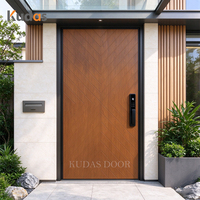 Porte d'entrée pivotante moderne en aluminium moulé à motif chevron imitation bois, porte principale extérieure personnalisée en métal à motif chevron