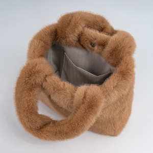 女性用可愛いふわふわトートバッグ女性用女性用冬用ポータブルハンドバッグフェイクファーファジートートバッグハンドバッグ - Product Image 6