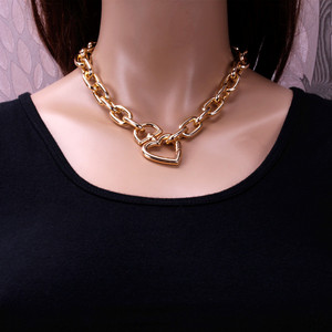 Collier ras du cou en chaîne métallique épaisse en forme de cœur en alliage de zinc or et argent, tendance pour femme - Product Image 3