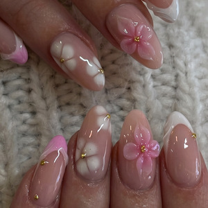 Faux ongles à presser en époxy français, motif fleur à quatre pétales, style haut de gamme, amovibles, prêts à poser, pour manucure DIY, usage quotidien et fêtes - Product Image 1