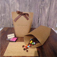 Individuelle Merchandise-Tasche Braune Kraftpapier-Versandtasche 3-Farbige Süßigkeiten-Papiertüte mit Schleifenband Faltbare Geschenktüten