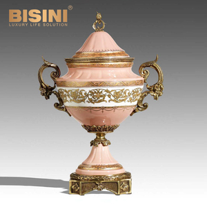 Porcelaine rose tendre de Style européen fantaisie avec <span class=keywords><strong>vase</strong></span> en <span class=keywords><strong>cuivre</strong></span> décoré de motifs de vigne dorée ornement de porte-fleurs de table - Product Image 3