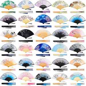 Abanico Plegable de Bambú Pintado y Tallado de 21 cm con Diseños de Flores y Amor, Souvenir, Abanico de Bambú y Seda - Product Image 4