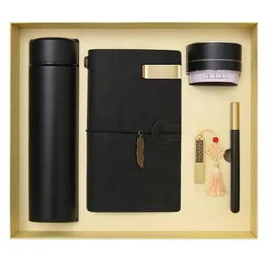 Ensemble cadeau de bouteille de boisson LED 5-en-1 nouvellement sorti avec haut-parleur BT de stylo de lecteur USB de manuel portable-pour Noël ou l'obtention du diplôme