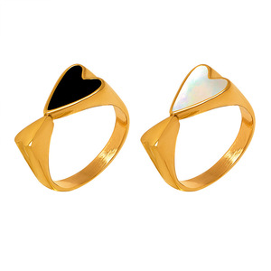 Bague double cœur en nacre blanche pour femme |   Acier inoxydable plaqué or 18K PVD |   Imperméable Hypoallergénique - Product Image 1